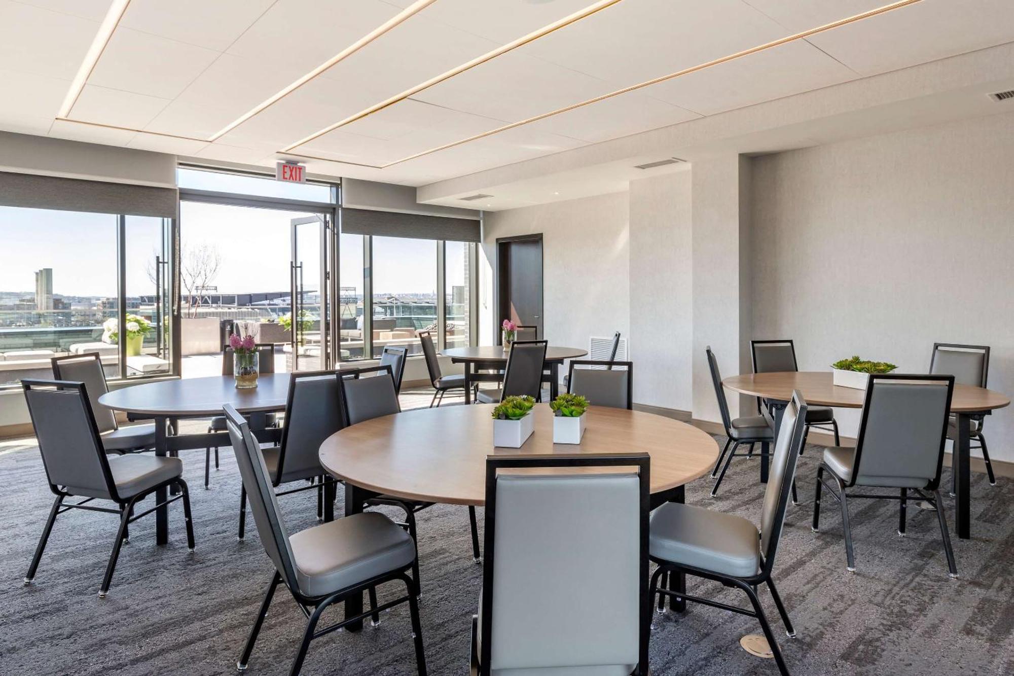 Cambria Hotel Washington Dc Navy Yard Riverfront Exterior foto