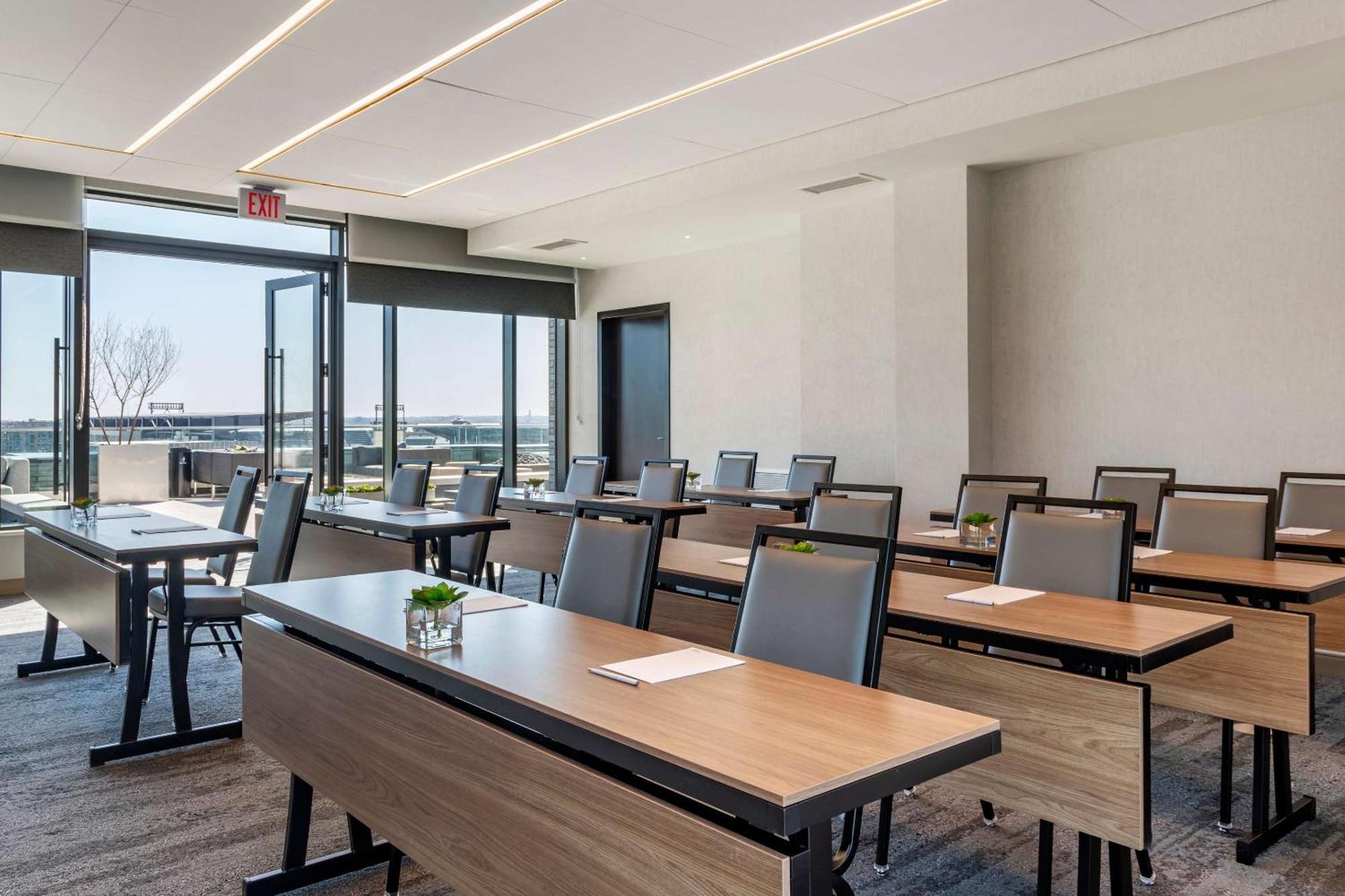 Cambria Hotel Washington Dc Navy Yard Riverfront Exterior foto